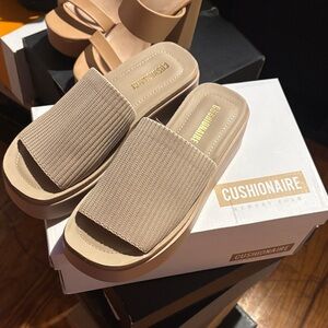 Cushionaire Women's Tan Sandals